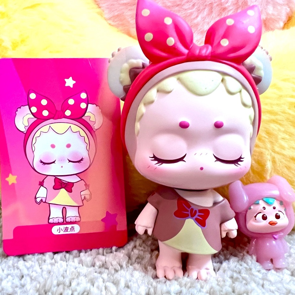 ❤️❤️Pink and Cream little girl figure